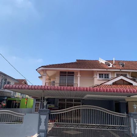 Awani Homestay Seberang Jaya Permatang Janggus Exterior foto